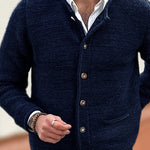 Anmutig designte Strickjacke