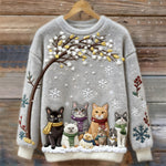 Baumwollpullover mit Katzen unter verschneitem Baum mit Schals