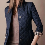Anmutig designte Jacke