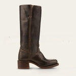 Anmutige orthopädische Stiefel für einen modernen Look