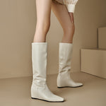 Anmutige orthopädische Stiefel für einen modernen Look