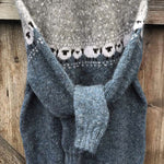 Baumwollpullover mit grasendem Schaf-Muster
