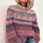 Baumwoll-Strickpullover mit pastellfarbenen melierten Streifen und Stehkragen